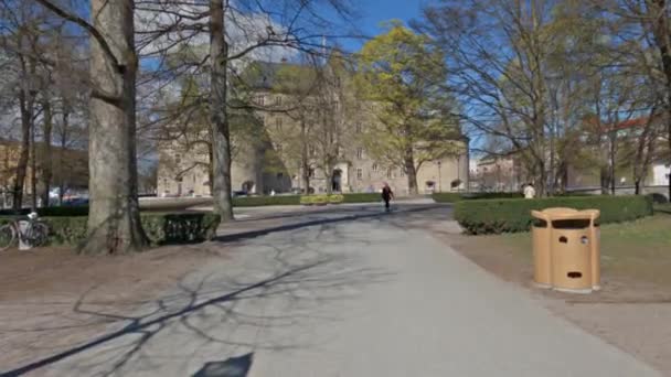 Ένα Από Περπάτημα Στο Slottsparken Πάρκο Κάστρο Στο Κέντρο Της — Αρχείο Βίντεο