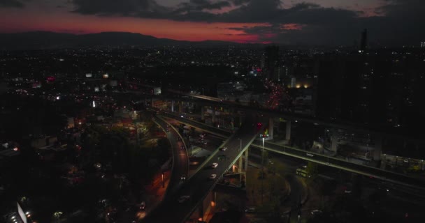 墨西哥城繁忙的道路系统在夜间的航拍 — 图库视频影像