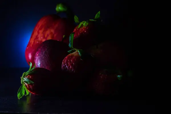 Крупним Планом Змішані Фрукти Овочі Темряві Здорове Харчування Концепції — стокове фото