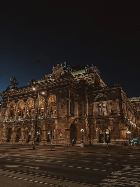 Вночі Вертикальний Кадр Віденської Державної Опери Австрія — стокове фото