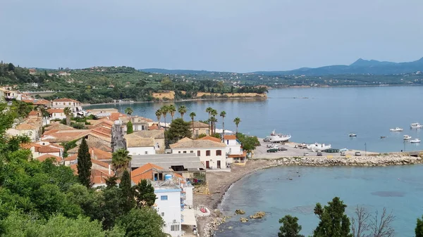 Geleneksel Yunan balıkçı köyü Koroni 'nin hava manzarası