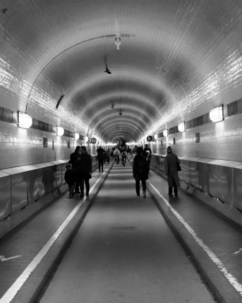 Grayscale View People Walking Pauli Elbe Tunnel Alter Elbtunnel Hamburg — Stock Photo, Image