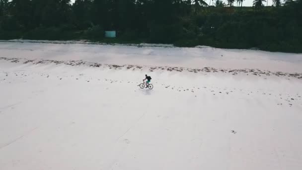 Uma Vista Aérea Cinematográfica Drone Praia Areia Branca Ilha Zanzibar — Vídeo de Stock