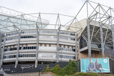 St James 'Park, Newcastle United futbol kulübünün evi. Futbol kulübü artık Suudi Arabistan Kamu Yatırım Fonu 'na ait..