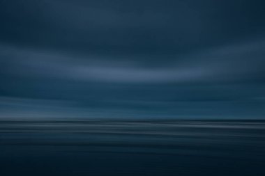 Akşamları denizin güzel ufku