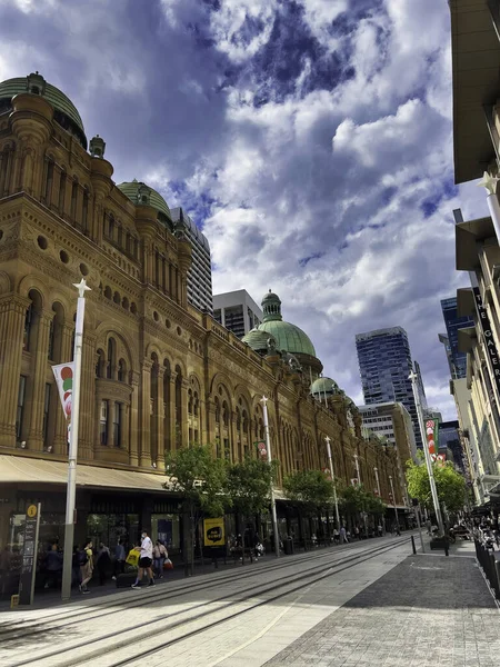 Sydney, Avustralya 'da gökdelenlerin ve iş binalarının güzel bir görüntüsü.