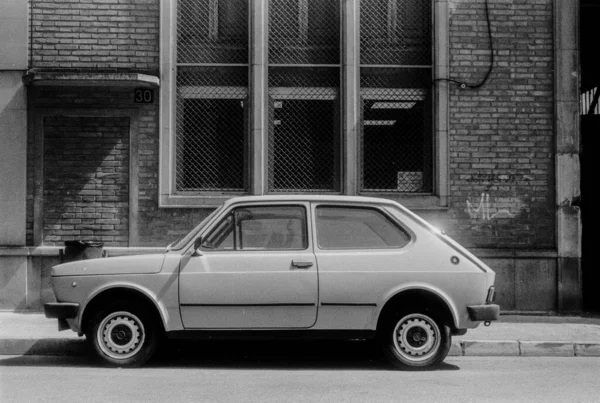 Espagnol Petite Voiture Dans Rue Rallye Siège 127 — Photo