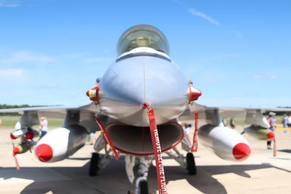 Στρατιωτικό Αεροπλάνο F16 Στο Πολεμικό Μουσείο Αεροπορίας Του Ναυτικού Αεροσταθμού — Φωτογραφία Αρχείου