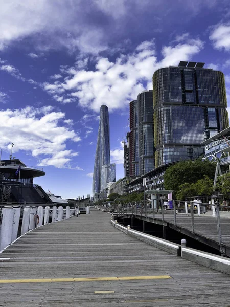 澳大利亚悉尼的一幢漂亮的商业大楼 蓝天下的摩天大楼 — 图库照片