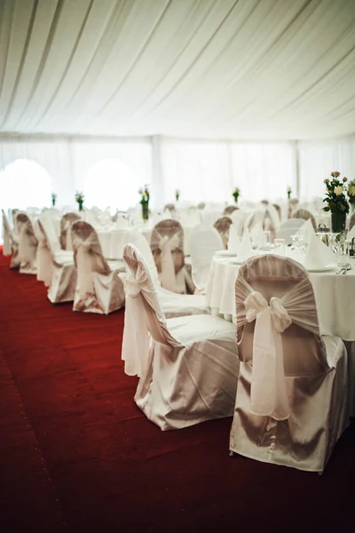 Vertical Shot Decorations White Tables Wedding Day — Stock Photo, Image