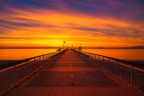 Una Vista Panorámica Muelle Paisaje Marino Que Refleja Una Hermosa — Foto de Stock