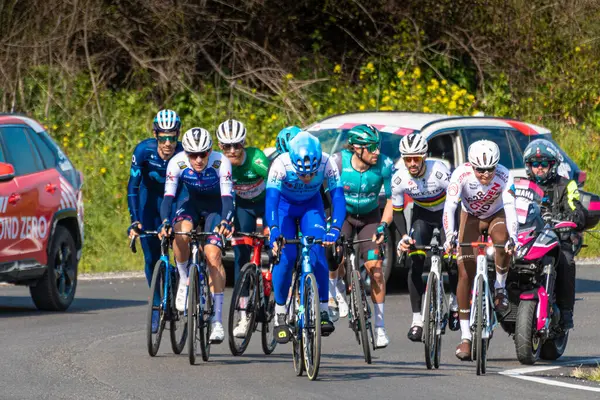 Μια Ομάδα Ποδηλατών Αγωνίζεται Στο Στάδιο Tirreno Adriatico Αγώνα Στην — Φωτογραφία Αρχείου