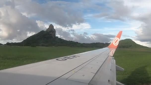 Fernando Noronha Pernambuco ブラジル 2019年4月15日 フェルナンド ノロンハ諸島を出発する飛行機内からの眺め — ストック動画