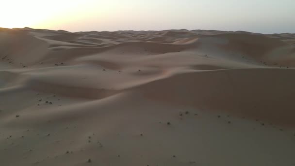 Voando Deserto Areia Perto Pôr Sol — Vídeo de Stock