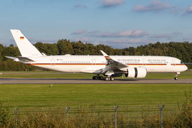 German Air Force GAF Airbus A350-941 (D-AGAF, 10-03, 416) approaching Hamburg Airport, HAM, EDDH
