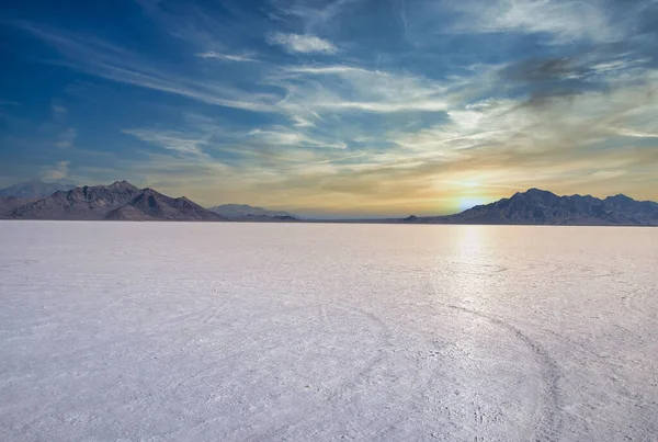 Scenic Utah Salt Flats Soluppgången — Stockfoto