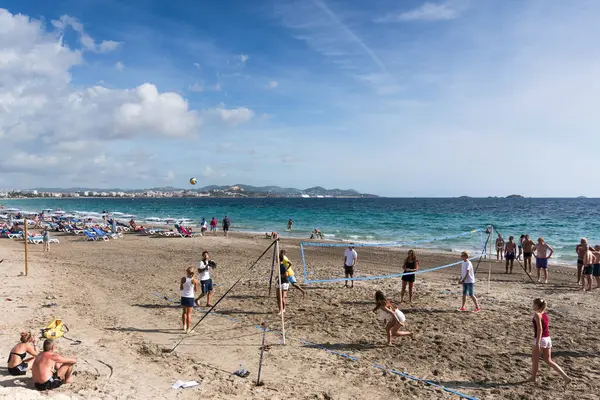 Group Young Tourists Playing Volleyball Ibiza Baleric Island — Stock Photo, Image