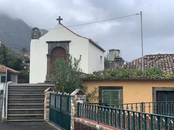 Una Pequeña Iglesia Pequeño Pueblo Madeira Portugal — Foto de Stock