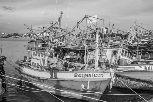 Thaimaan Kalastusvene Laiturilla Thaimaassa Kaakkois Aasia — kuvapankkivalokuva