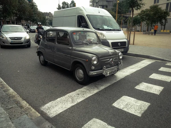 Κλασικό Ισπανικό Τυπικό Αυτοκίνητο Στο Δρόμο Κάθισμα 800 — Φωτογραφία Αρχείου