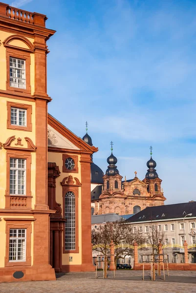 Almanya Mavi Gökyüzünün Altındaki Mannheim Barok Sarayı Nın Güzel Bir — Stok fotoğraf