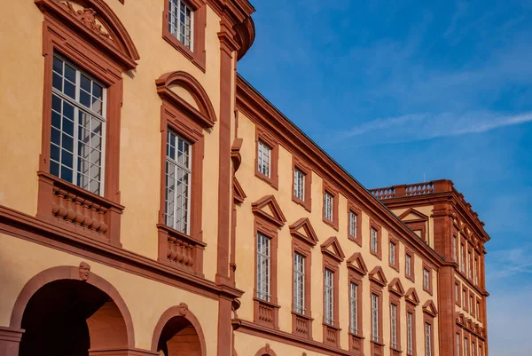 Ein Schöner Blick Auf Das Mannheimer Barockschloss Einem Sonnigen Tag — Stockfoto