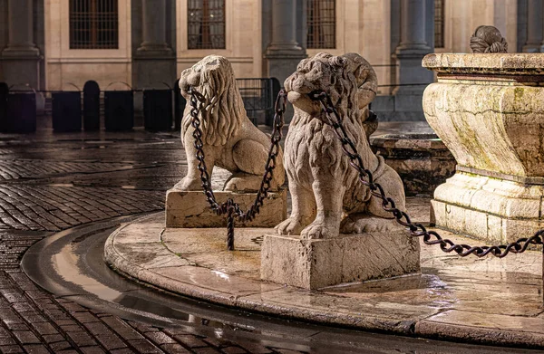 Closeup Contarini Fountain Lion Sculpture Metal Chain Old Square Piazza — Stock Photo, Image