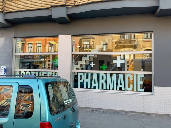 Panneau Routier Devant Bâtiment Pharmacie Bruxelles — Photo