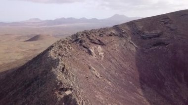 İspanya 'daki Volkan Calderon Hondo' nun insansız hava aracı görüntüsü..