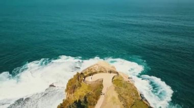 Okyanusa karşı bir gözetleme yeri.