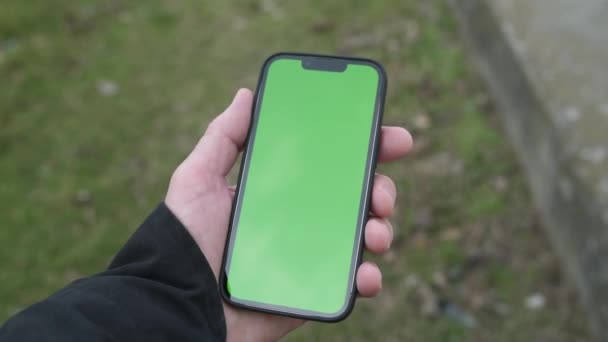 Mobiles Smartphone Mit Grünem Chroma Schlüssel Der Hand Handheld Filmmaterial — Stockvideo