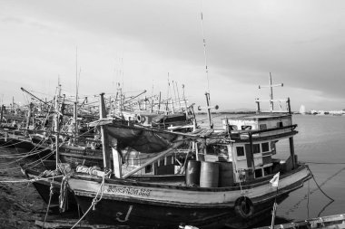 Tayland 'ın güneydoğu Asya' daki bir rıhtımında Tayland balıkçı teknesi.