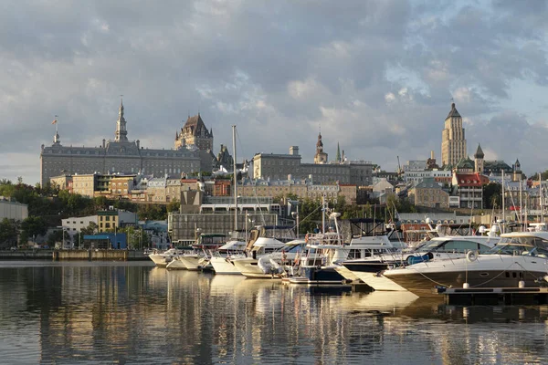 Una Hermosa Vista Viejo Puerto Con Edificios Fondo Quebec Canadá — Foto de Stock