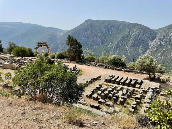 Famoso Templo Histórico Atenea Pronaia Delfos Rodeado Montañas —  Fotos de Stock