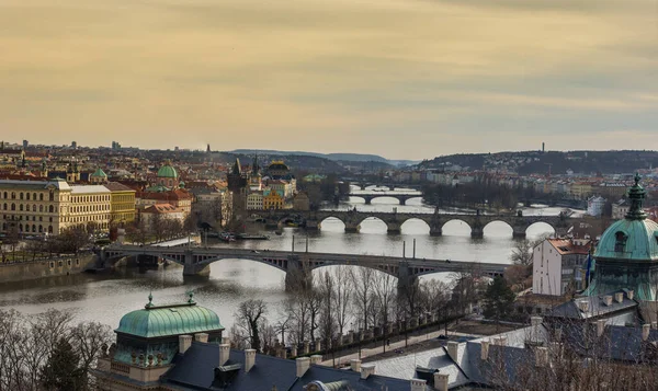 Flygbild Flod Som Rinner Genom Prag Tjeckien — Stockfoto