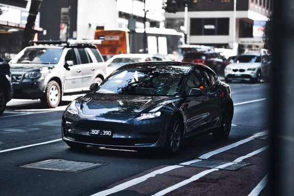 Une Tesla Grise Milieu Melbourne — Photo