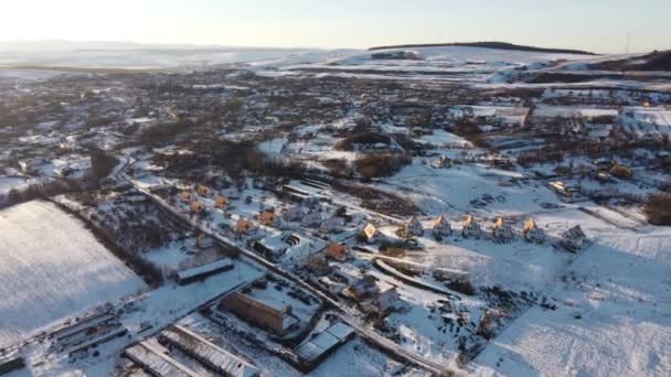 Una Vista Aérea Las Colinas Cubiertas Nieve — Vídeos de Stock