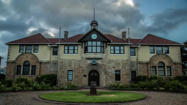 Molntimelapse Över Rondebosch Boys Förberedande Skolbyggnad — Stockvideo