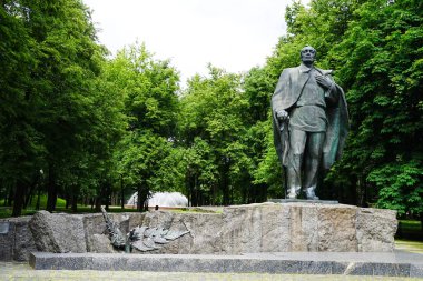 Bel 'deki Minsk şehrinin çevresindeki Sovyet simgeleri.