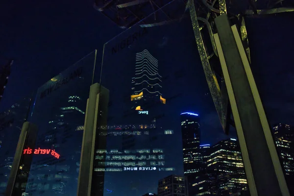 Plano Bajo Ángulo Rascacielos Oscuros Iluminados Melbourne Australia — Foto de Stock