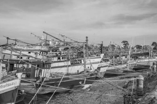 泰国渔船在泰国东南亚的一个码头 — 图库照片