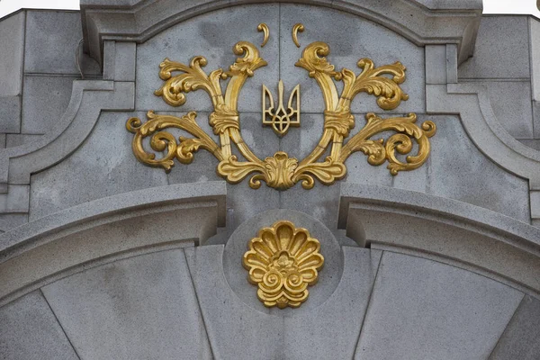 Les Armoiries Sur Monument Indépendance Sur Place Maïdan Kiev Ukraine — Photo