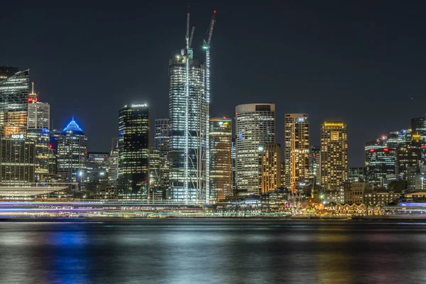 Sydney Downtown Avustralya Gökdelenlerin Modern Binaların Panoramik Görüntüsü Gece Gökyüzüne — Stok fotoğraf