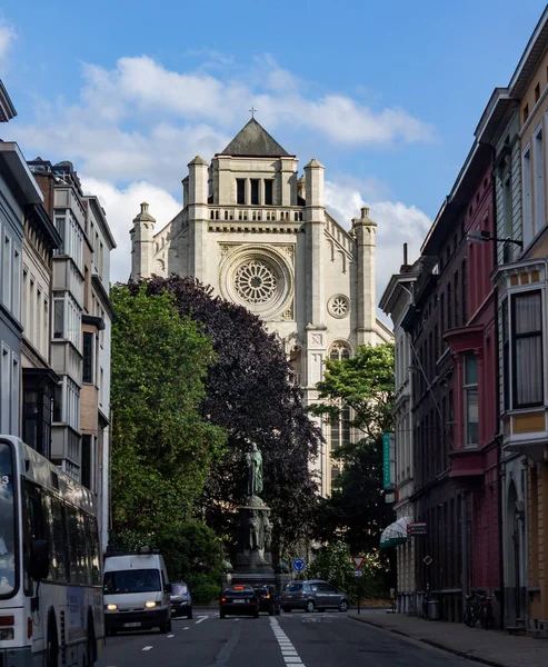 Ett Vertikalt Skott Kyrkofasad Mot Gata Gent Belgien — Stockfoto