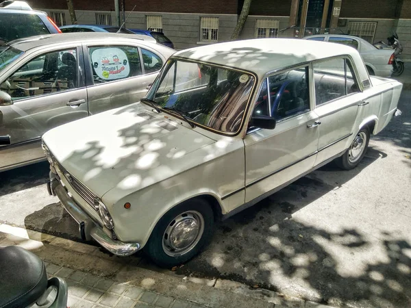 Voiture Sport Espagnole Classique Dans Rue Siège 124 — Photo