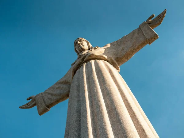 Nízkoúhlý Snímek Sochy Krále Krista Lisabonu Portugalsko — Stock fotografie