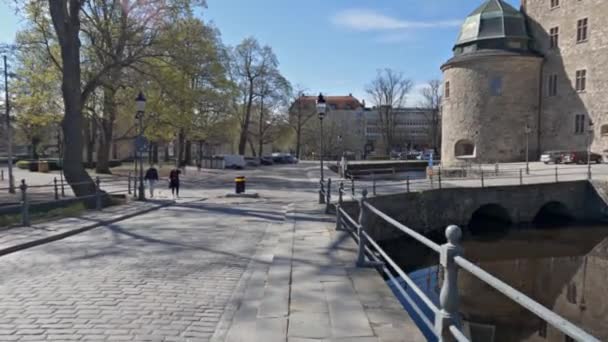 Μια Όμορφη Θέα Του Μεσαιωνικού Κάστρου Orebro Στη Σουηδία — Αρχείο Βίντεο