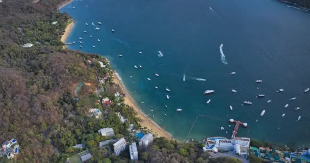Een Luchtfoto Van Het Pichilingue Strand Aan Kust Van Puerto — Stockvideo