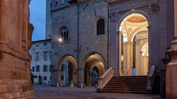 Talya Bergamo Daki Boş Piazza Duomo Nun Mimari Detayları — Stok fotoğraf
