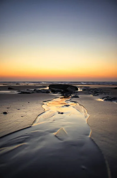 Vertical Shot Cracks Sand Water Shore Sea Scenic Sunset — Stock Photo, Image